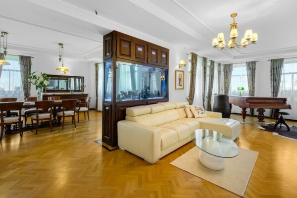 Luxuriöse Farmvilla mit 7 Schlafzimmern auf großem Grundstück - Familienvilla - Image 9