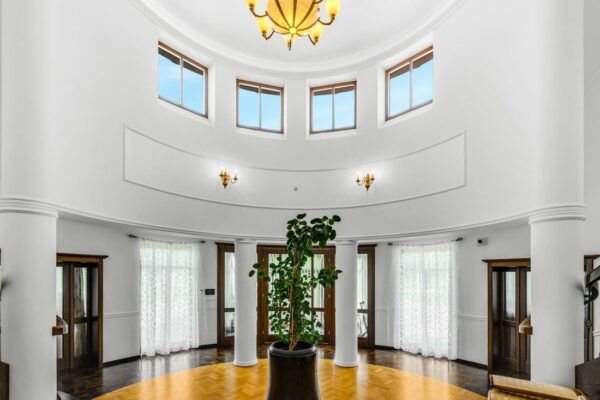 Luxuriöse Farmvilla mit 7 Schlafzimmern auf großem Grundstück - Familienvilla - Image 3