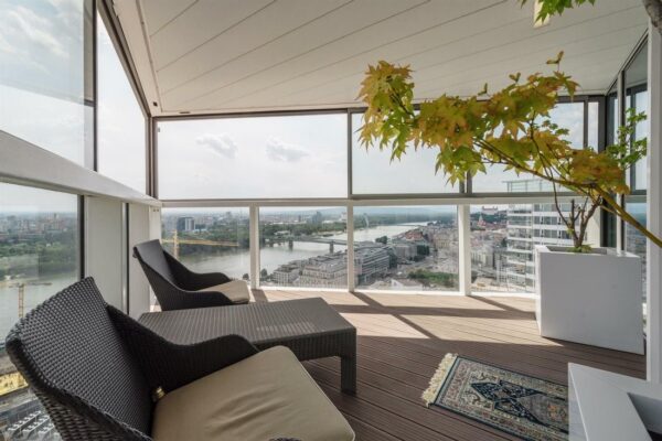 Der III Towers Complex bietet den Bewohnern eine 24h-Rezeption, Sicherheitsdienst, Fitness, einen Ruhebereich mit viel Grün - Image 10