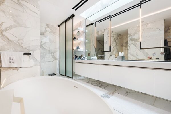 Luxusvilla mit 6 Schlafzimmern, 7 Badezimmern, Pool und Spa-Bereich - Image 18
