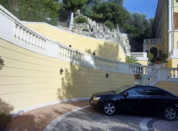 Beeindruckende Luxusvilla an der Côte d’Azur – 2.600 m² Wohnfläche, Meerblick & historische Architektur von Eiffel - Image 3