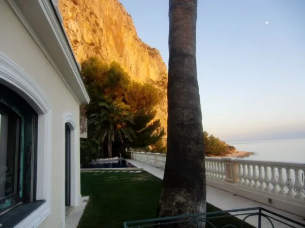 Exklusive Luxusvilla direkt am Meer in Beaulieu-sur-Mer – privater Zugang zum Wasser, Bootshaus, Pools & 1.000 m² Wohnfläche - Image 4