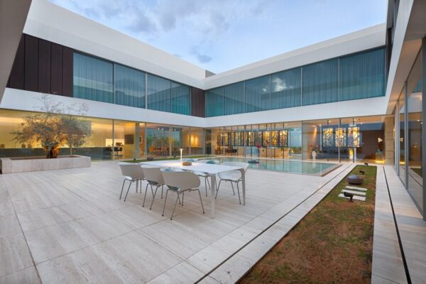Luxusvilla mit 6 Schlafzimmern, 7 Badezimmern, Pool und Spa-Bereich - Image 7