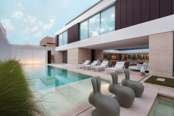Luxusvilla mit 6 Schlafzimmern, 7 Badezimmern, Pool und Spa-Bereich - Image 4