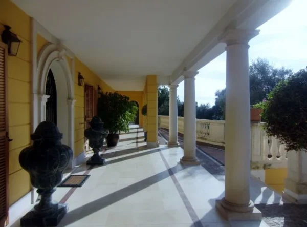 Beeindruckende Luxusvilla an der Côte d’Azur – 2.600 m² Wohnfläche, Meerblick & historische Architektur von Eiffel - Image 4