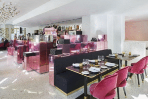 5-Sterne-Luxushotel mit 54 Unterkunftseinheiten, darunter 16 exklusive Suiten