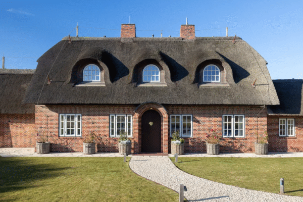 Historisches Reetdachhaus mit direktem Nordseeblick – 202 m² zeitlose Eleganz auf einem 7.755 m² großen Grundstück auf Sylt - Image 17