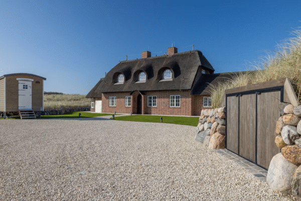 Historisches Reetdachhaus mit direktem Nordseeblick – 202 m² zeitlose Eleganz auf einem 7.755 m² großen Grundstück auf Sylt - Image 16