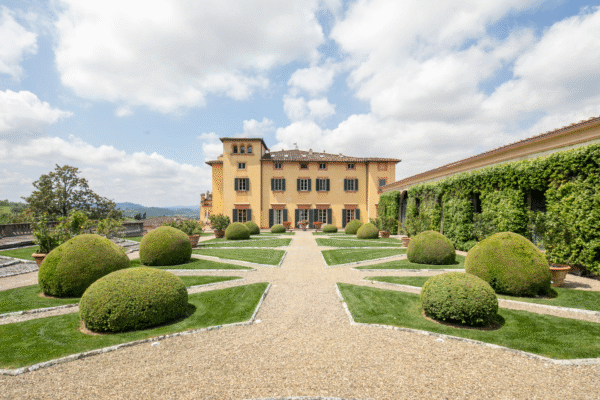 Historische Medici-Villa mit Blick auf Florenz – 3.830 m² Wohnfläche auf 12 ha Grundstück - Image 2