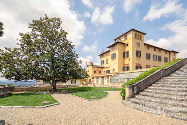 Historische Medici-Villa mit Blick auf Florenz – 3.830 m² Wohnfläche auf 12 ha Grundstück - Image 3